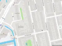 Ambulance met grote spoed naar de De Genestetstraat in Leiden
