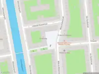 Ambulance met grote spoed naar de Witte de Withplein in Amsterdam