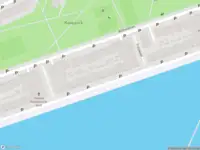 Ambulance met grote spoed naar de Maashavenkade in Rotterdam