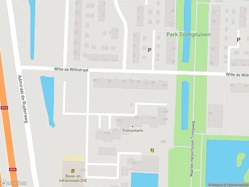 Ambulance met gepaste spoed naar de Maarten Harpertsz. Trompweg in Dordrecht