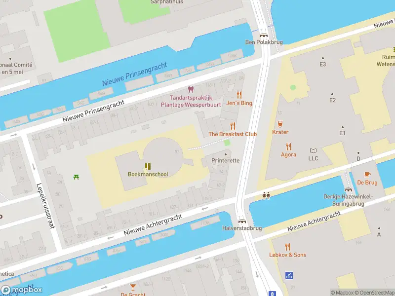 Ambulance met grote spoed naar de Korte Lepelstraat in Amsterdam