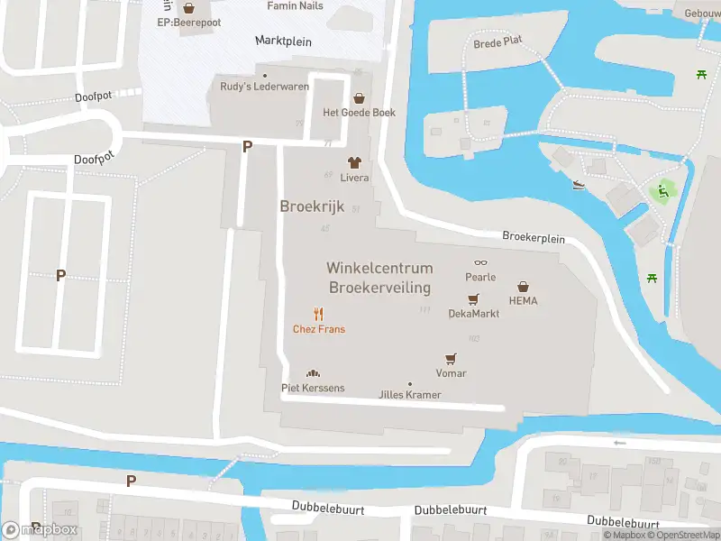 Ambulance met grote spoed naar de Marktplein in Broek op Langedijk