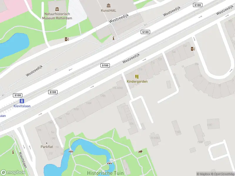Ambulance met grote spoed naar de Westzeedijk in Rotterdam