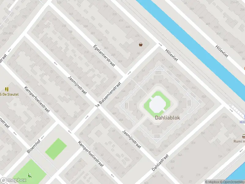 Ambulance met grote spoed naar de 1e Balsemienstraat in Rotterdam