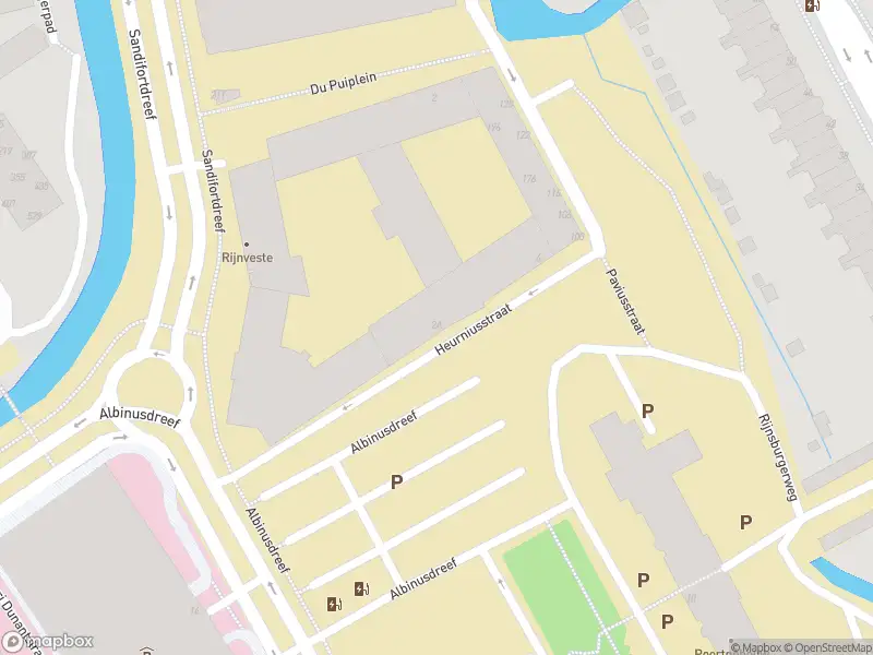 Ambulance met gepaste spoed naar de Heurniusstraat in Leiden