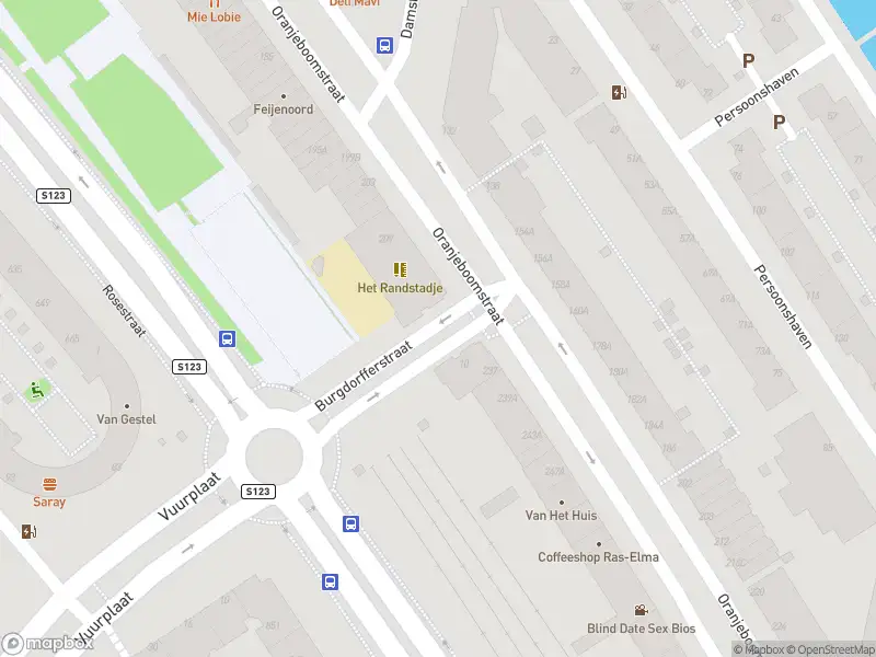 Ambulance met grote spoed naar de Burgdorfferstraat in Rotterdam