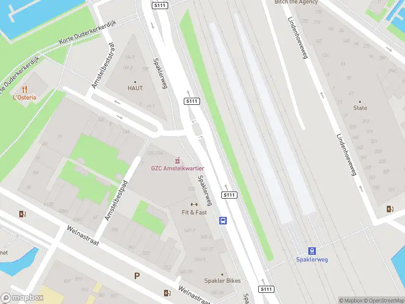 Ambulance met grote spoed naar de Spaklerweg in Amsterdam