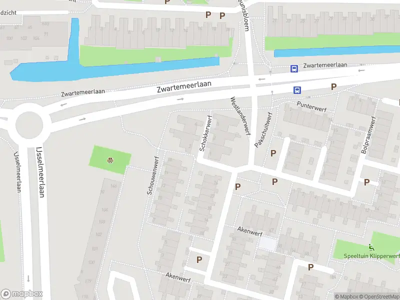Ambulance met gepaste spoed naar de Schokkerwerf in Leiden