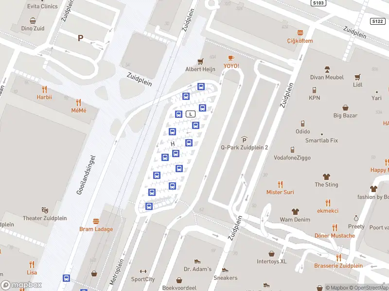 Ambulance met gepaste spoed naar de Zuidplein in Rotterdam