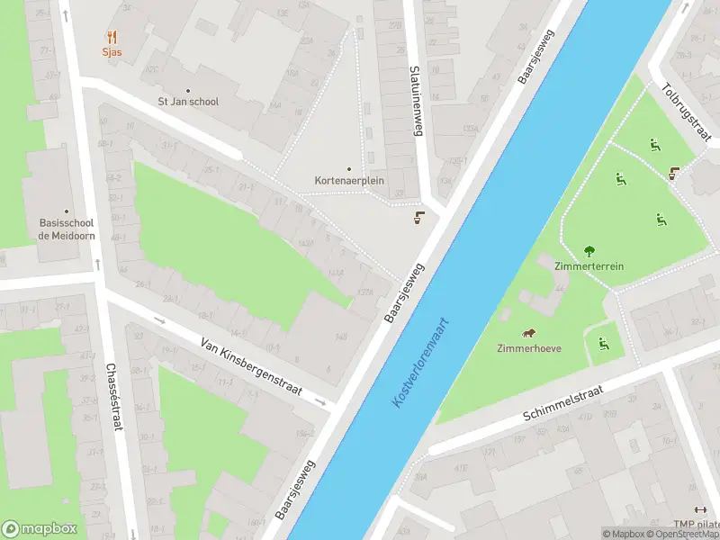 Ambulance met grote spoed naar de Kortenaerplein in Amsterdam