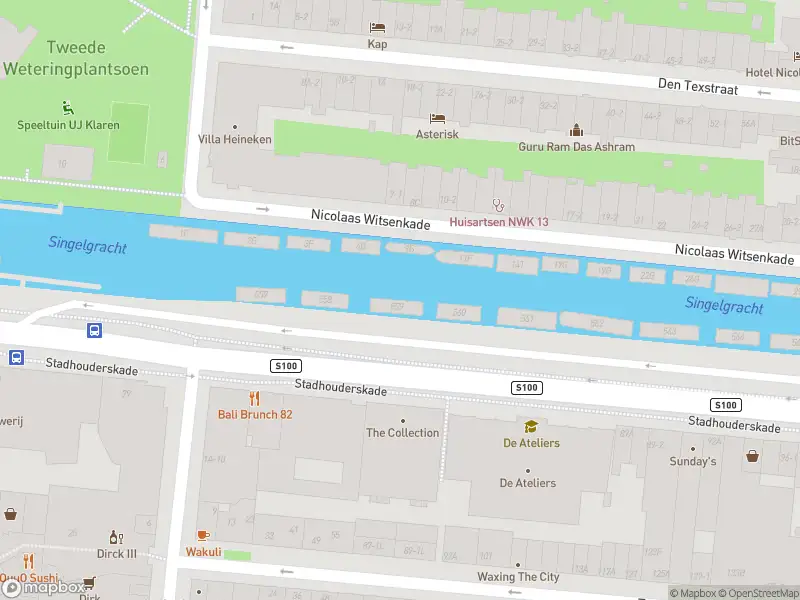 Ambulance met grote spoed naar de Vijzelgracht in Amsterdam