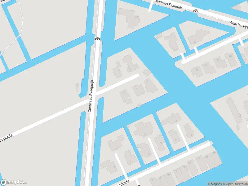 Brandweer met gepaste spoed naar de Pieternella Brandhorststraat in Rotterdam