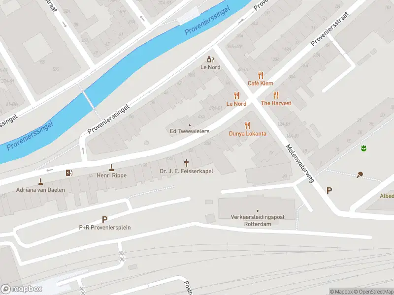 Ambulance met gepaste spoed naar de Proveniersstraat in Rotterdam