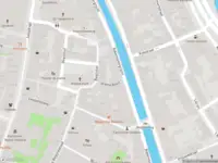 Ambulance met gepaste spoed naar de Damstraat in Haarlem
