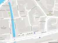 Politie met grote spoed naar de Zuidergrachtswal in Leeuwarden vanwege ongeval met letsel