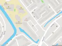 Ambulance met grote spoed naar de Dennendal in Maassluis