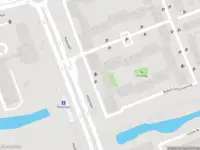 Ambulance met grote spoed naar de Robert Schumanring in Vlaardingen