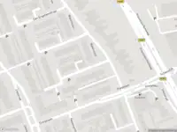 Brandweer en politie met grote spoed naar de Rode Kruisstraat in Zevenbergen vanwege waarnemen gaslucht