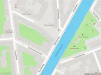 Ambulance met grote spoed naar de Kortenaerplein in Amsterdam