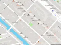 Ambulance met grote spoed naar de Vinkenstraat in Amsterdam