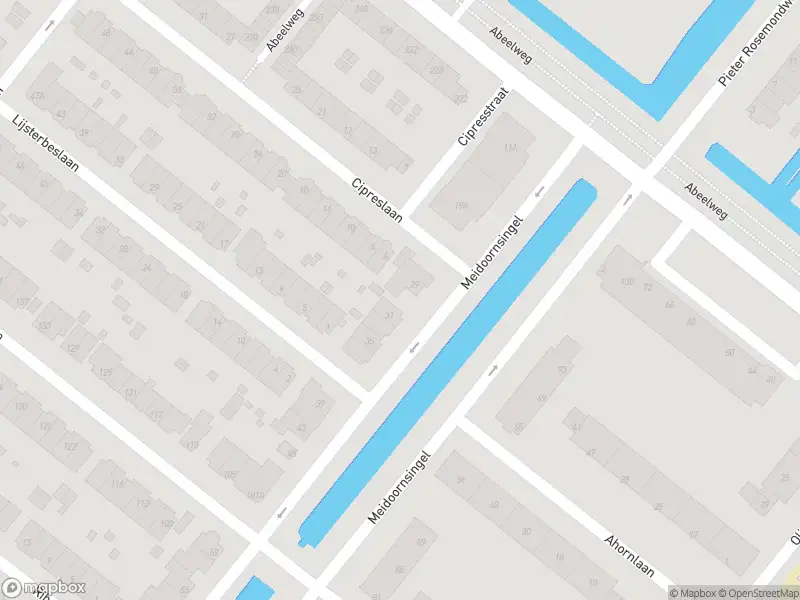 Ambulance met grote spoed naar de Meidoornsingel in Rotterdam