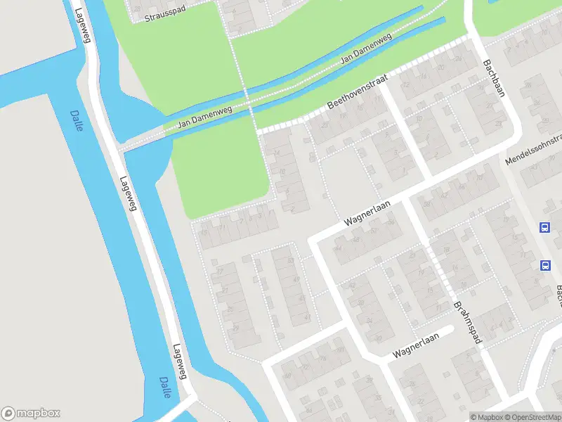 Ambulance met grote spoed naar de Offenbachstraat in Spijkenisse