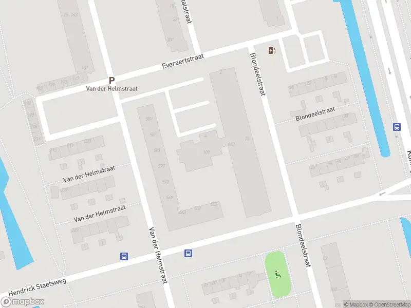 Ambulance met gepaste spoed naar de Hendrick Staetsweg in Rotterdam