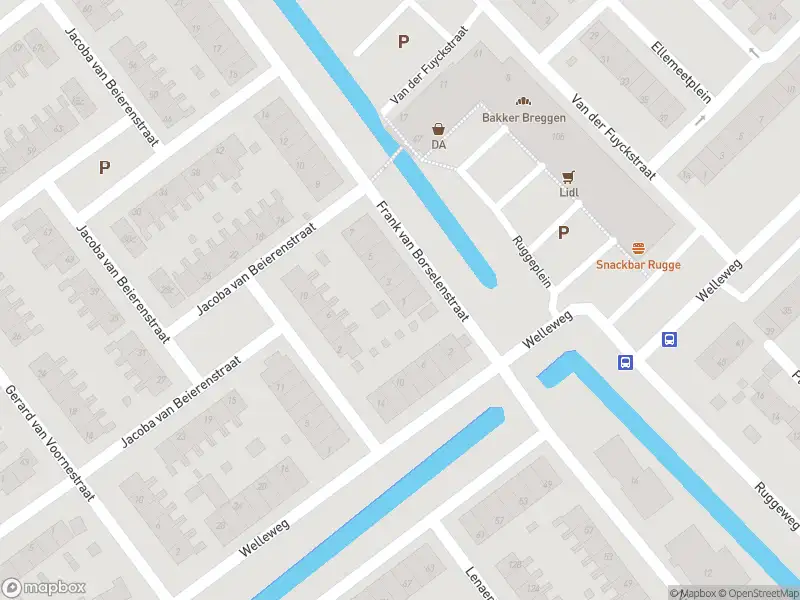 Politie naar de Frank van Borselenstraat in Brielle vanwege voertuigen te water
