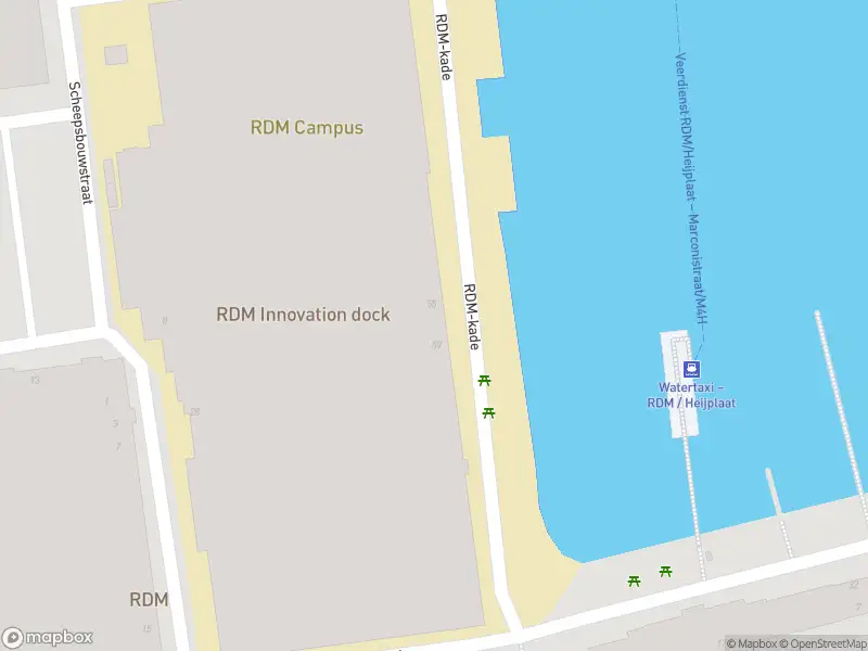 Ambulance met grote spoed naar de RDM-kade in Rotterdam