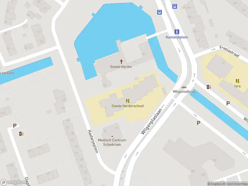 Ambulance met grote spoed naar de Kastanjeplein in Rotterdam