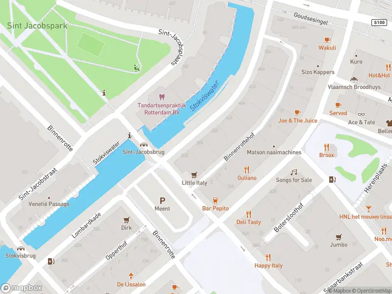 Ambulance met gepaste spoed naar de Lombardkade in Rotterdam