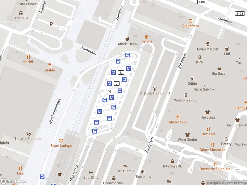 Ambulance met gepaste spoed naar de Zuidplein in Rotterdam
