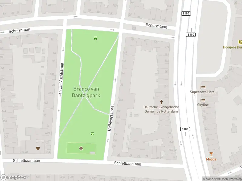 Ambulance met grote spoed naar de Bellevoysstraat in Rotterdam