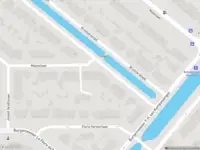 Ambulance met grote spoed naar de Breitnersingel in Rotterdam