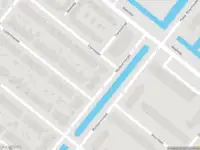 Ambulance met grote spoed naar de Meidoornsingel in Rotterdam