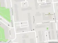 Ambulance met gepaste spoed naar de Bart Verhallenplein in Schiedam