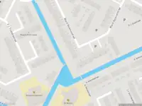 Ambulance met grote spoed naar de Wiardi Beckmanstraat in Papendrecht