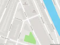 Ambulance met gepaste spoed naar de Van Duylstraat in Rotterdam