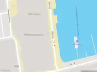 Ambulance met grote spoed naar de RDM-kade in Rotterdam