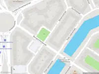 Ambulance met gepaste spoed naar de Bernard Kochstraat in Amsterdam
