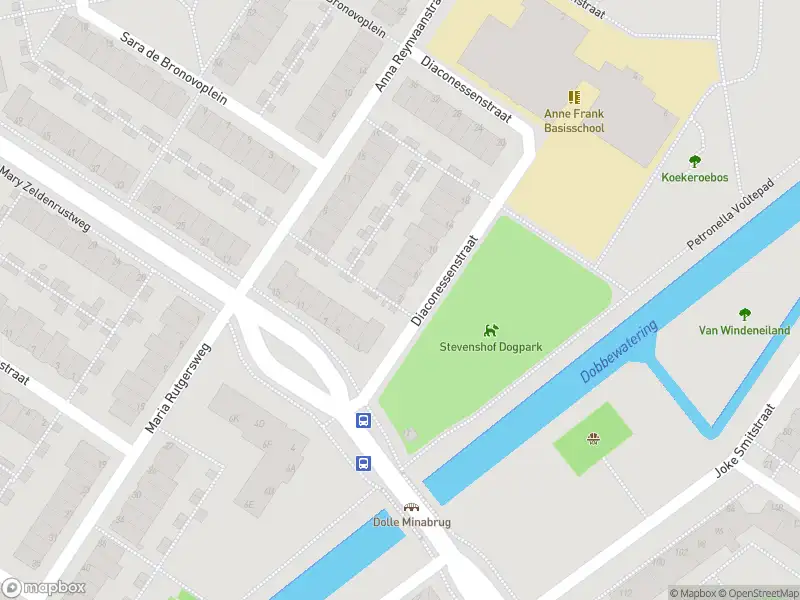 Ambulance met gepaste spoed naar de Diaconessenstraat in Leiden