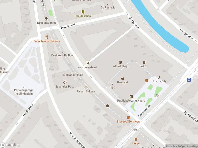 Ambulance met gepaste spoed naar de Voorburgstraat in Rotterdam