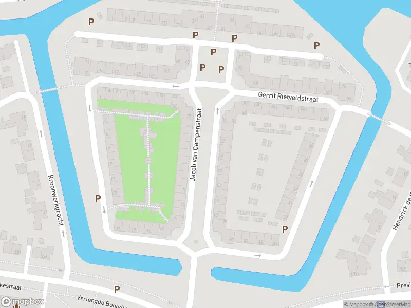 Brandweer met gepaste spoed naar de Pieter Poststraat in Vlissingen vanwege een buitenbrand