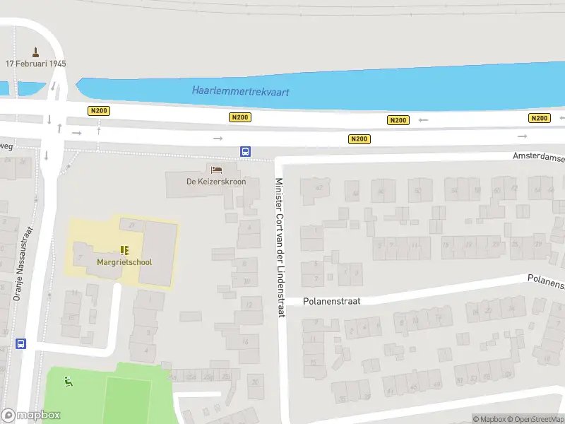 Ambulance naar de Minister Cort van der Lindenstraat in Halfweg vanwege ongeval met letsel