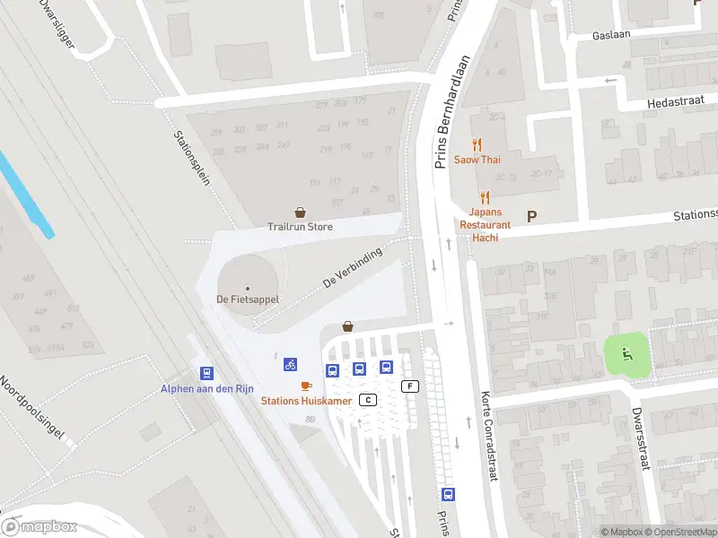 Ambulance met gepaste spoed naar de Stationsplein in Alphen aan den Rijn