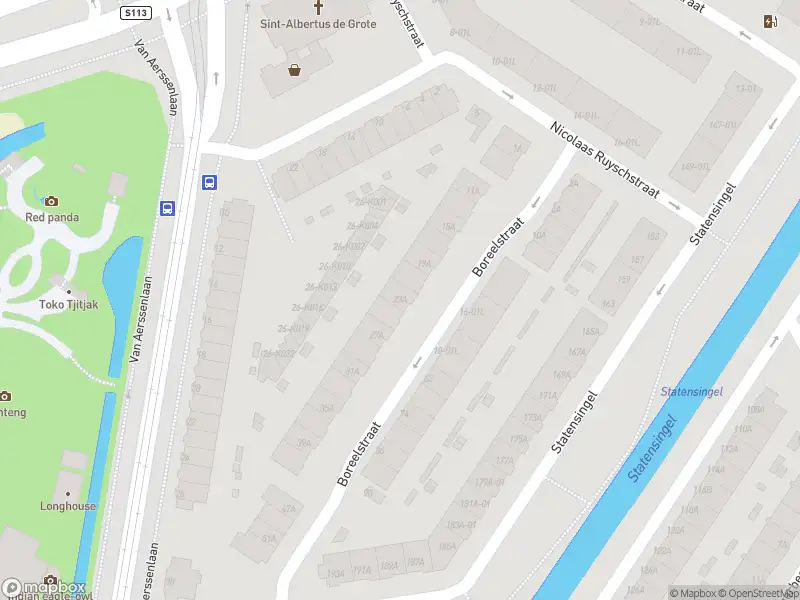 Ambulance met gepaste spoed naar de Boreelstraat in Rotterdam