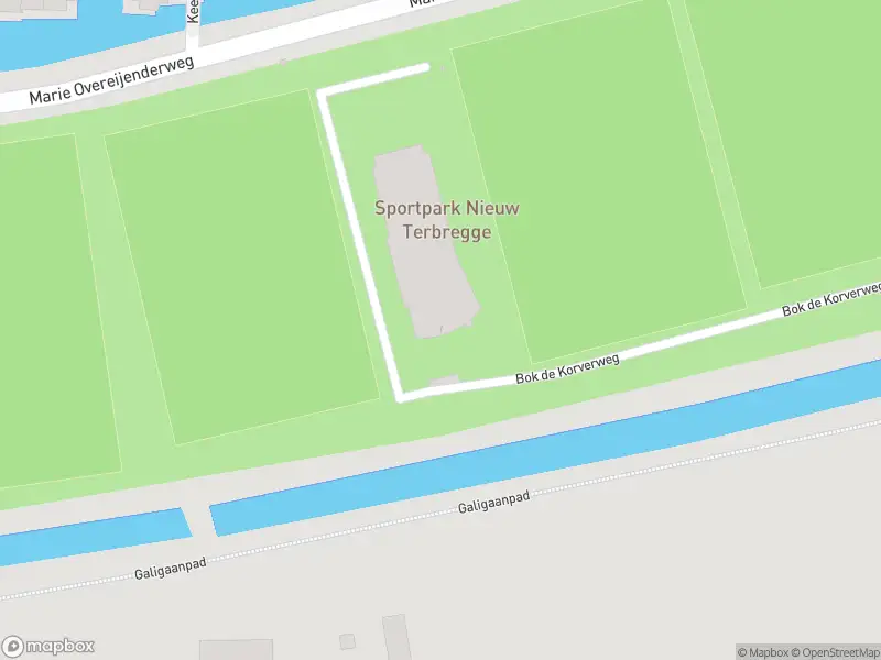 Ambulance met grote spoed naar de Bok de Korverweg in Rotterdam