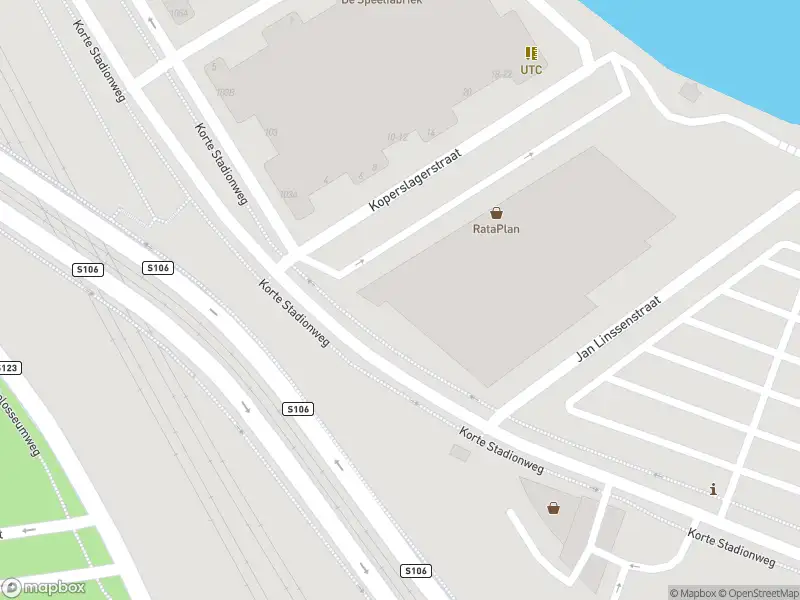 Ambulance met grote spoed naar de Korte Stadionweg in Rotterdam