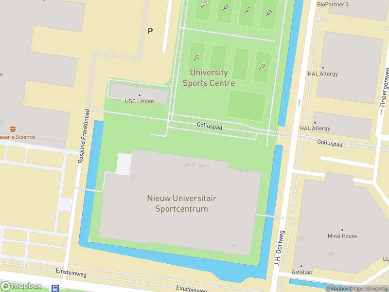 Ambulance met grote spoed naar de Archimedesweg in Leiden