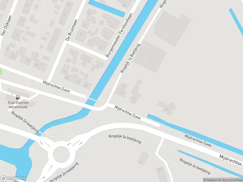 Ambulance met grote spoed naar de Ringdijk 1e bedijking in Amstelhoek